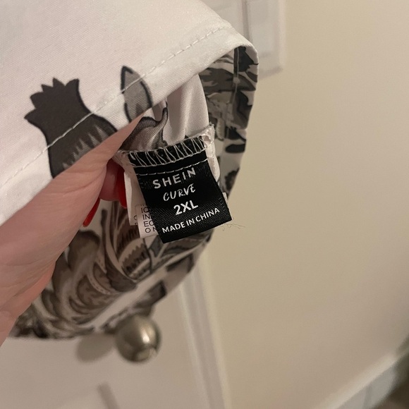 Floral Black and White Top - Picture 5 of 5